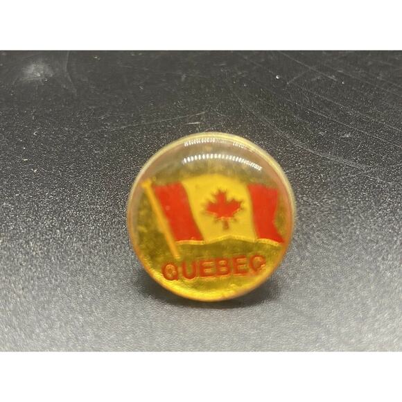 Quebec Canada Flag Lapel Pin Vintage Canadian Province Souvenir - Picture 2 of 11